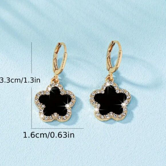 🔅🆕🔅 Elegant Chic Classy Black Gold Clover Flower Dangle Earrings🔅 - Picture 6 of 10